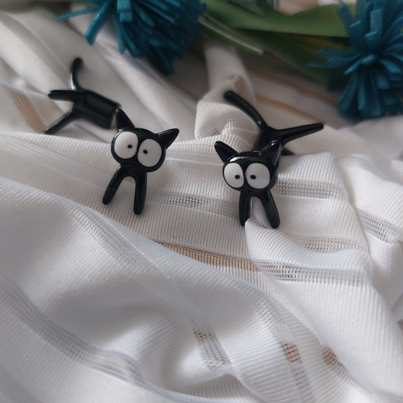 Black Cat Earrings - Picture 2 of 3